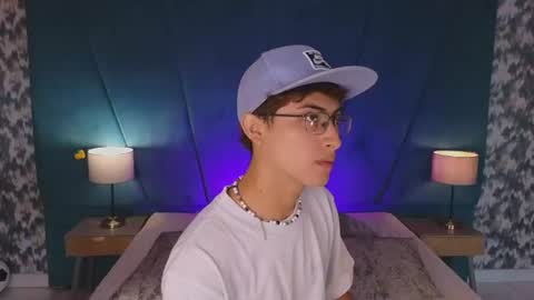 Aaron Ezequiel online show from July 26, 1:20 pm
