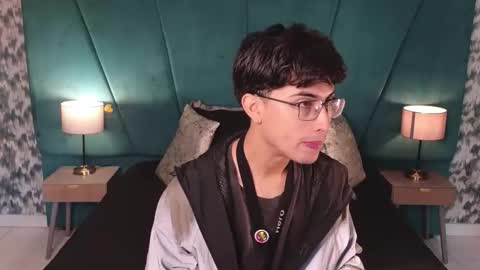 Aaron Ezequiel online show from June 11, 12:25 pm