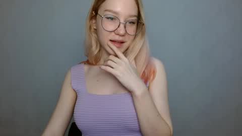 Snapshot of abbymoore__ chatting on January 10, 11:22 am Abby Lovense is active online show from January 10, 11:22 am