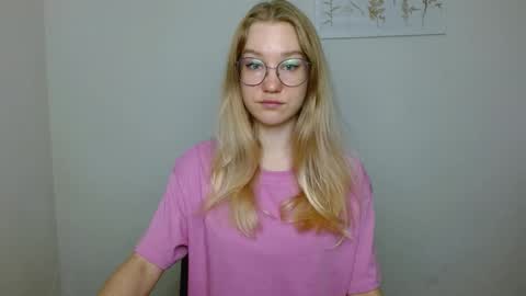 Snapshot of abbymoore__ chatting on September 19, 10:30 am Abby Lovense is active online show from September 19, 10:30 am