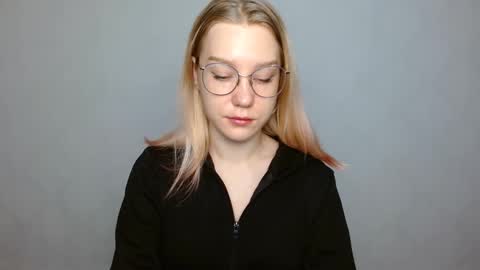 Snapshot of abbymoore__ chatting on January 25, 8:42 am Abby Lovense is active online show from January 25, 8:42 am