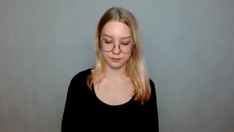 Snapshot of abbymoore__ chatting on February 20, 11:09 am Abby Lovense is active online show from February 20, 11:09 am