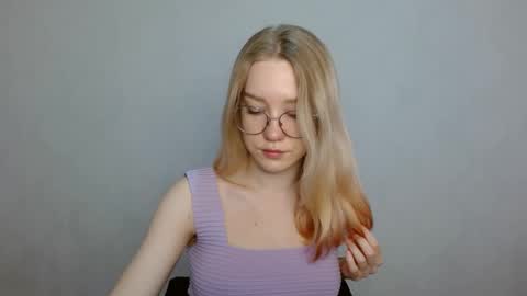 Snapshot of abbymoore__ chatting on February 10, 8:20 am Abby Lovense is active online show from February 10, 8:20 am