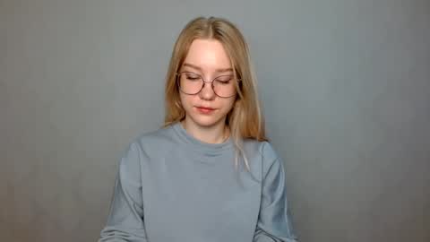 Snapshot of abbymoore__ chatting on February 25, 6:47 am Abby Lovense is active online show from February 25, 6:47 am