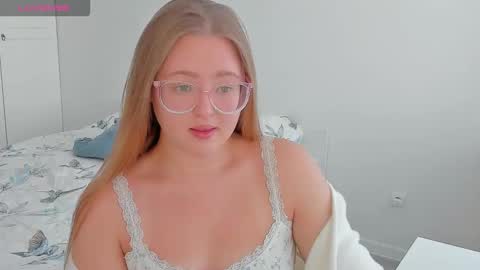 Abby    Stream at Sat  Sun  Mon  Fri online show from September 28, 3:10 pm