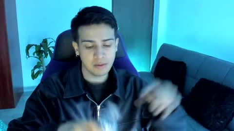 Independence model AbelAsburgo online show from November 19, 2:44 am