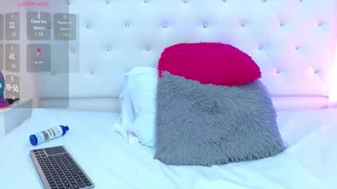 Snapshot of abelladanger_92 chatting on October 4, 4:43 am BELLA online show from October 4, 4:43 am