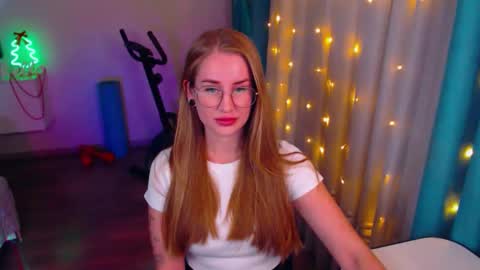 Snapshot of abigail_flex chatting on December 5, 7:44 pm Anna online show from December 5, 7:44 pm