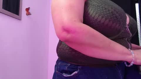 Snapshot of abigail_jhonss chatting on October 12, 10:00 pm abigail_jhonss online show from October 12, 10:00 pm