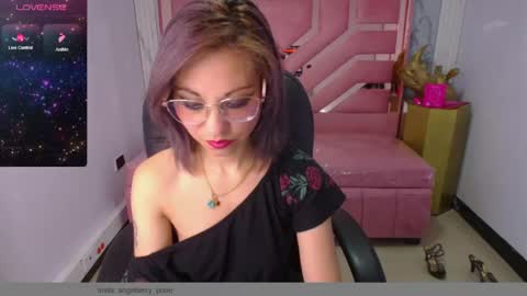 abril_ch_ online show from April 11, 12:20 pm