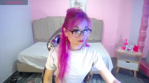 Snapshot of abril_ch_ chatting on October 6, 10:44 am abril_ch_ online show from October 6, 10:44 am