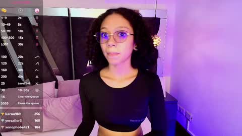 Snapshot of abril_lee__ chatting on February 17, 11:00 pm Abril online show from February 17, 11:00 pm