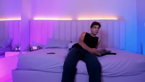 Abril and Julian online show from June 24, 12:23 pm
