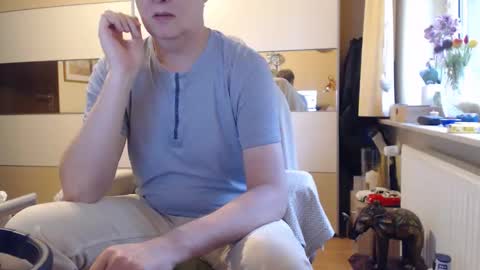 Snapshot of ach471 chatting on October 22, 7:11 am ach471 online show from October 22, 7:11 am