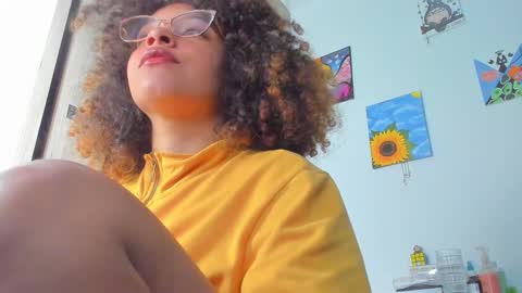 Snapshot of ada_gales_ chatting on September 25, 4:52 am  Isa  online show from September 25, 4:52 am