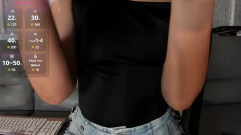 Adalyn Cute online show from June 6, 11:49 am