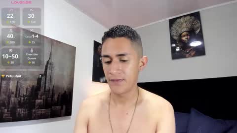 adam_walker_1 online show from March 23, 4:12 pm