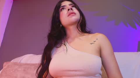  Adara Johnson  online show from April 17, 11:45 am