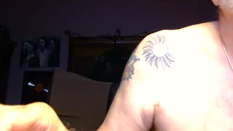 add_me_2 online show from June 6, 7:03 am