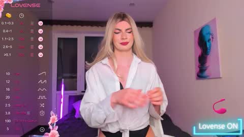 Snapshot of adel_tgirl chatting on September 20, 10:24 pm Adel online show from September 20, 10:24 pm