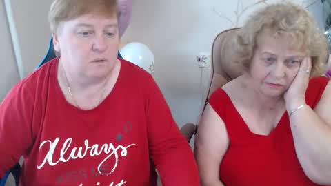 Snapshot of adelandsofia chatting on October 21, 10:20 am AdelAndSofia online show from October 21, 10:20 am
