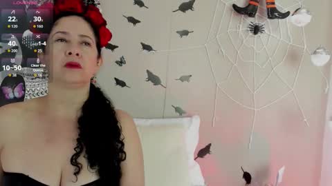 Adele Smithh online show from October 31, 12:05 pm