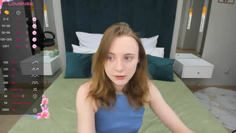 Snapshot of adelina_cowell chatting on January 28, 4:52 pm Adelina online show from January 28, 4:52 pm