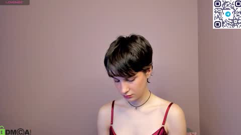 Snapshot of adeline_perle chatting on September 12, 1:51 am Adeline Perle online show from September 12, 1:51 am