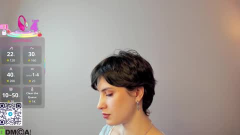 Snapshot of adeline_perle chatting on September 19, 1:10 am Adeline Perle online show from September 19, 1:10 am