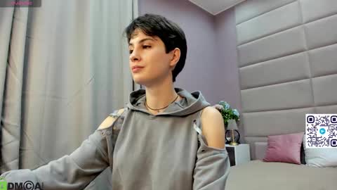 Snapshot of adeline_perle chatting on October 12, 1:42 am Adeline Perle online show from October 12, 1:42 am