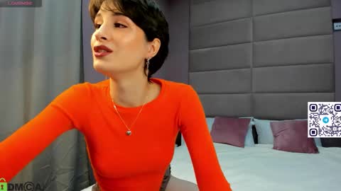 Snapshot of adeline_perle chatting on October 7, 1:23 am Adeline Perle online show from October 7, 1:23 am
