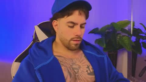 Ades online show from December 22, 11:39 am