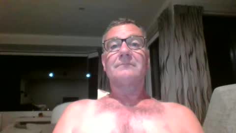 adjustable14 online show from December 3, 10:34 am