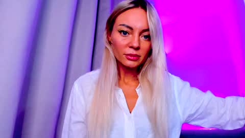 Snapshot of adriana_coy_ chatting on February 8, 5:18 pm Adriana online show from February 8, 5:18 pm