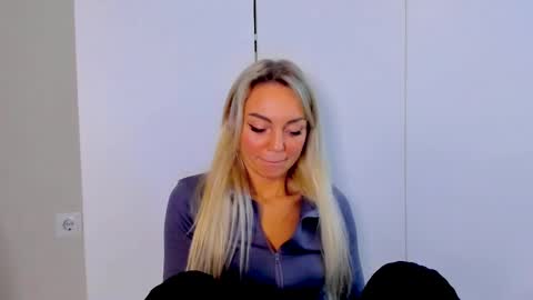 Snapshot of adriana_coy_ chatting on March 6, 6:48 pm Adriana online show from March 6, 6:48 pm