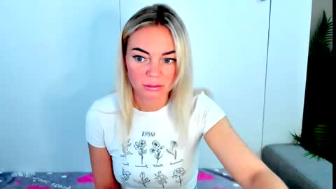 Adriana online show from June 10, 11:09 am
