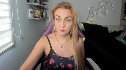 Adriana Paredes  online show from July 27, 1:08 pm
