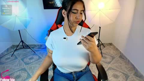 adrianax28 online show from April 23, 8:21 pm