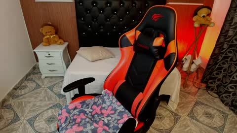 adrianax28 online show from April 11, 1:32 am