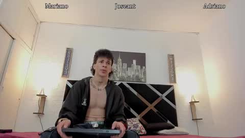 Snapshot of adriano_bigcock chatting on October 21, 4:28 am Adrian online show from October 21, 4:28 am