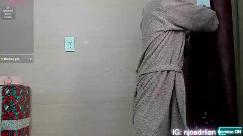 Snapshot of adriano_bigcock chatting on January 4, 3:39 pm Adrian online show from January 4, 3:39 pm