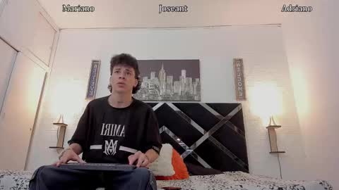 Snapshot of adriano_bigcock chatting on October 17, 3:54 am Adrian online show from October 17, 3:54 am
