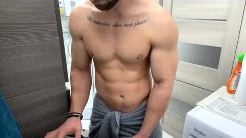 Snapshot of advp69 chatting on October 27, 5:40 am Mrrfitt online show from October 27, 5:40 am