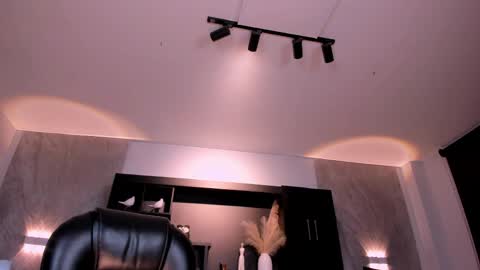 Agatha online show from April 4, 9:11 pm