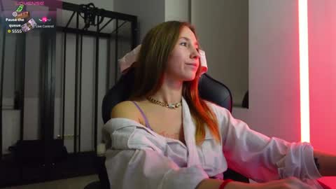 Agelina Lilly Laura online show from November 23, 7:34 pm