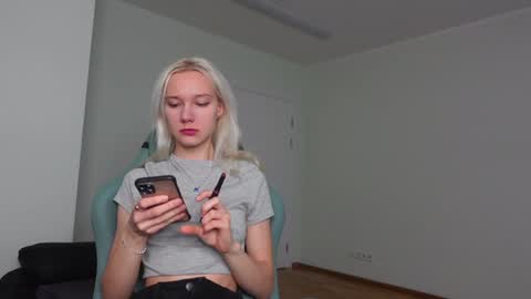 Agelina Lilly Laura online show from November 1, 6:23 am