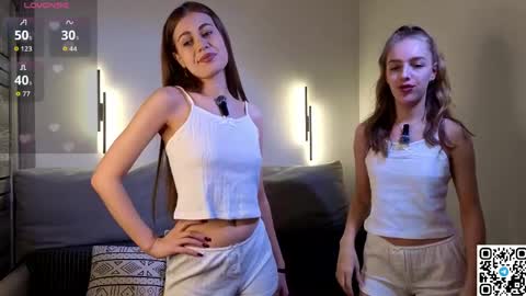 Monica and Bella online show from April 4, 5:36 am