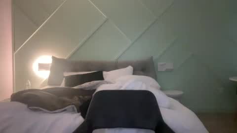 Annie online show from January 12, 3:25 pm