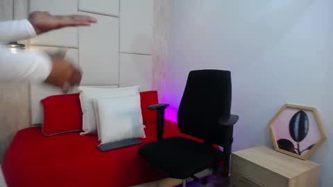 agnes_monet online show from November 18, 12:30 pm