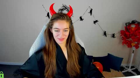 agnes wells online show from October 31, 9:42 am